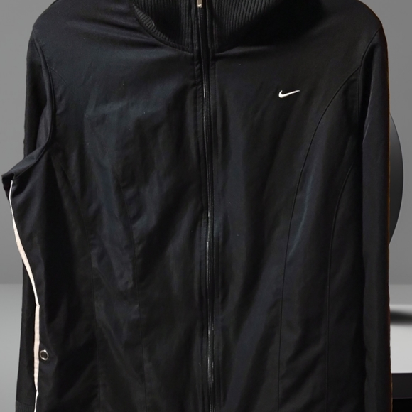 NIKE SPORTSWEAR Logo Black White Gym Active Leisure Jacket Womans - Picture 2 of 10